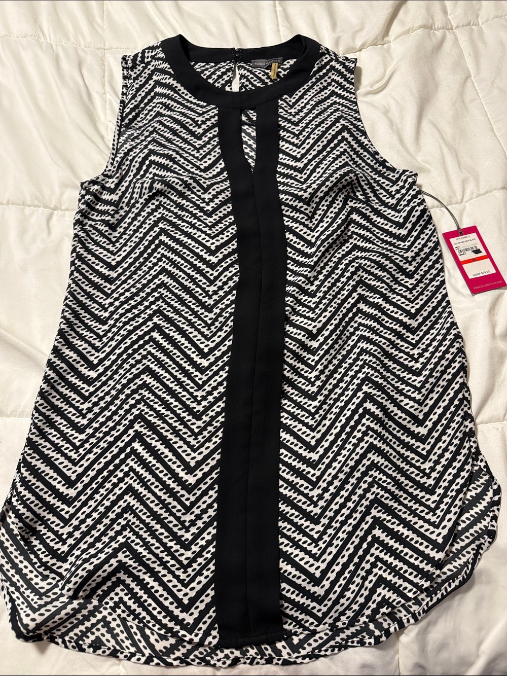 Vice Camino Black and White Chevron Sleeveless Shift Top
